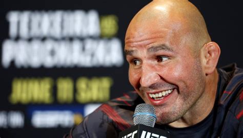 Glover Teixeira confident UFC 307 headliner Alex Pereira can.